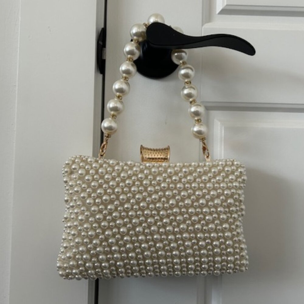 Pearl Clutch